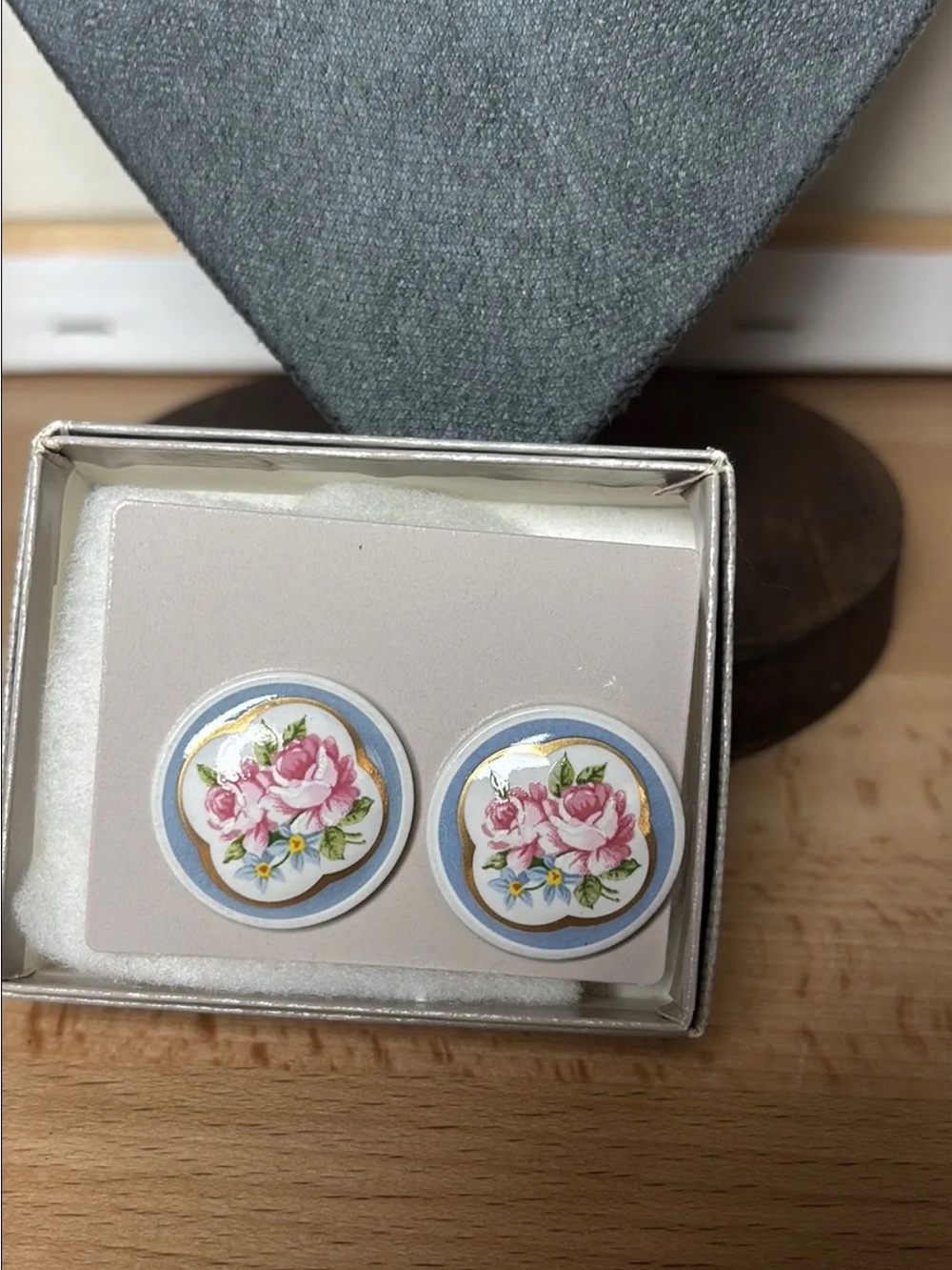 Avon Vintage 80s Porcelain Bouquet Earring Old Stock